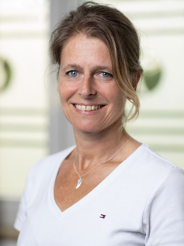 Praxisteam-Marion-Esch Marion Esch in der Ausbildung zur Allgemeinärztin in der Chirurgie Germering